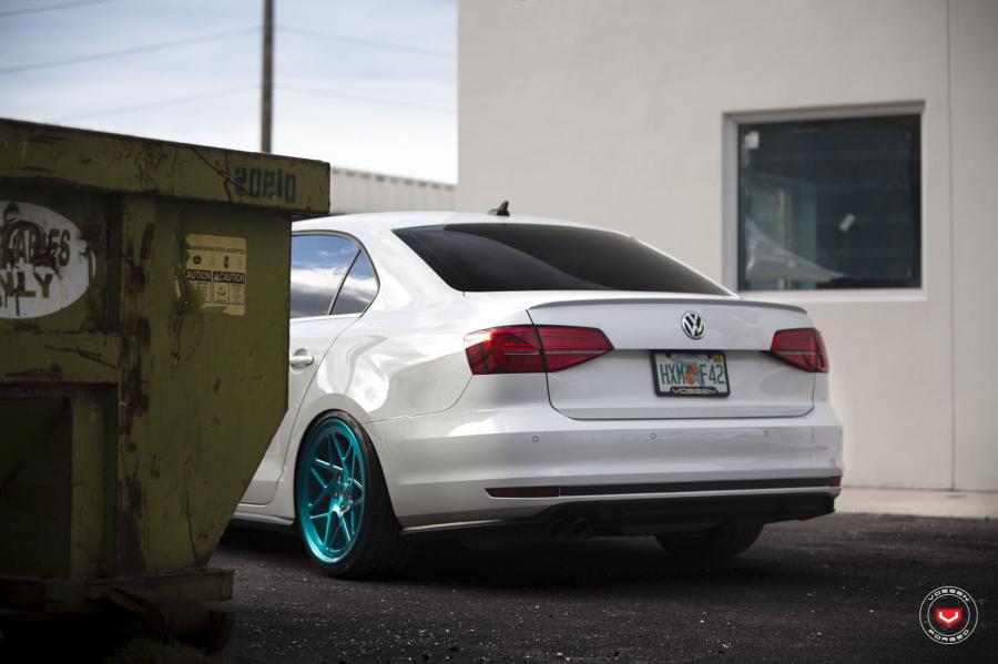  Volkswagen Jetta GLI on Vossen Wheels (LC-109T) 2018 года  (фото 22 из 23)